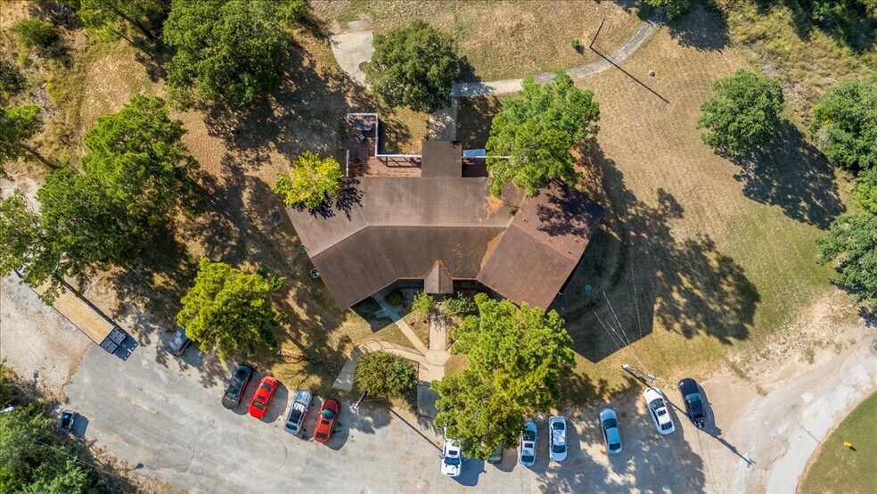 More Photos Of 141 Tahitian Dr, Bastrop Freestanding For Sale