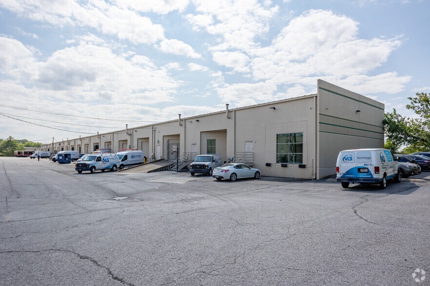 More Photos Of 900-919 Airpark Center Dr, Nashville Distribution For Lease