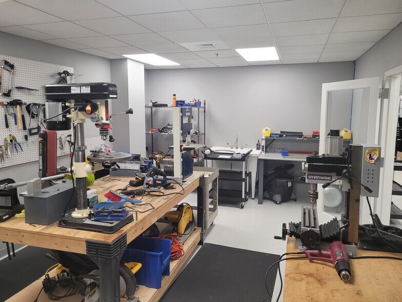 More Photos Of 1466 Main St, Waltham Office For Sale