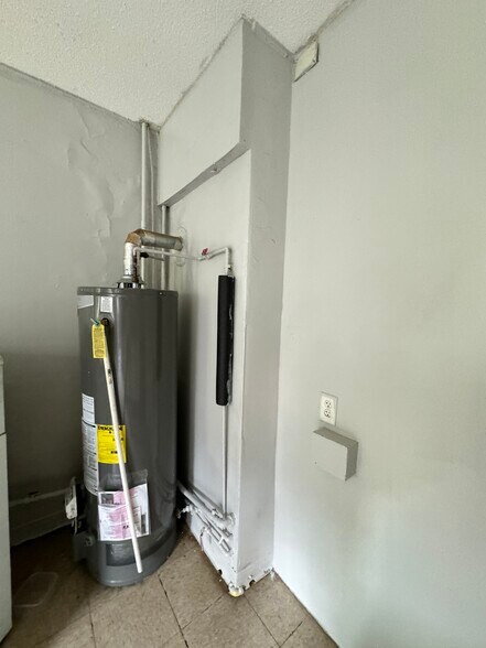 More Photos Of 14 Hillside Ave, Hartford Storefront Retail Residential For Sale
