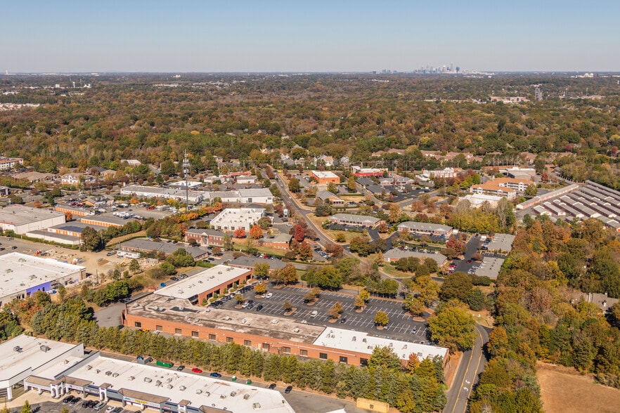 More Photos Of 10100 Park Cedar Dr, Charlotte Light Distribution For Lease