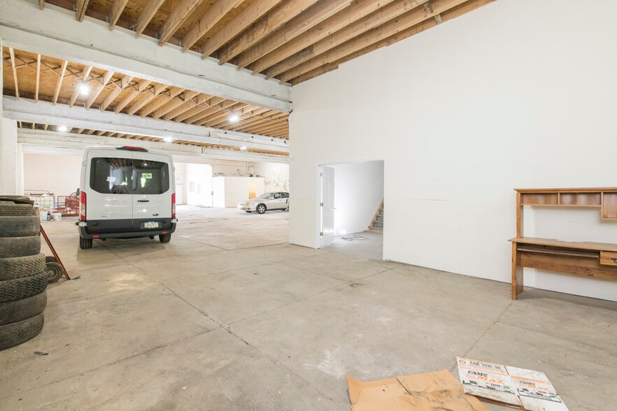 More Photos Of 4233-37 Park, Philadelphia Light Distribution For Sale