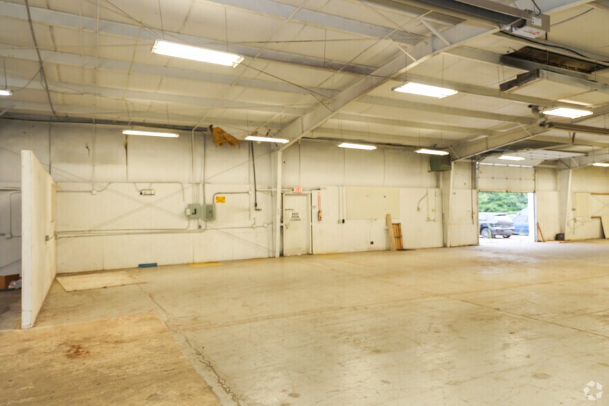 More Photos Of 6645 Denver Industrial Park Rd, Denver Warehouse For Lease