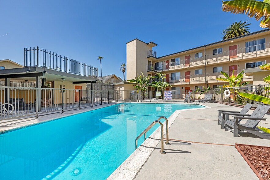 More Photos Of 2700 Ellendale Pl, Los Angeles Apartments For Sale