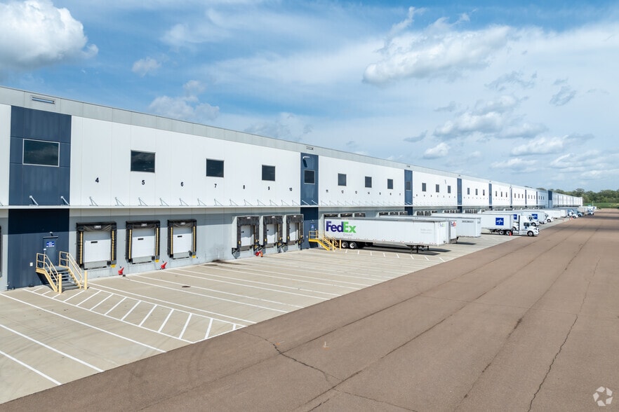 More Photos Of 3446 US 51 Hwy, Southaven Distribution For Lease