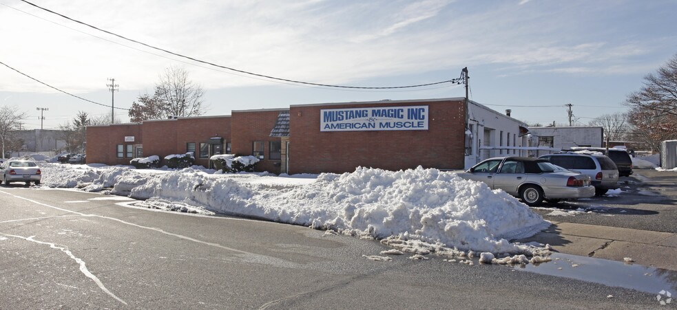 Primary Photo Of 156 Brook Ave, Deer Park Warehouse For Lease