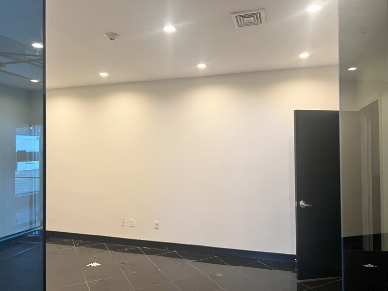 More Photos Of 1245 Central Park Ave, Yonkers Auto Dealership For Lease