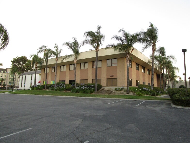 More Photos Of 225 E Airport Dr, San Bernardino Medical For Lease