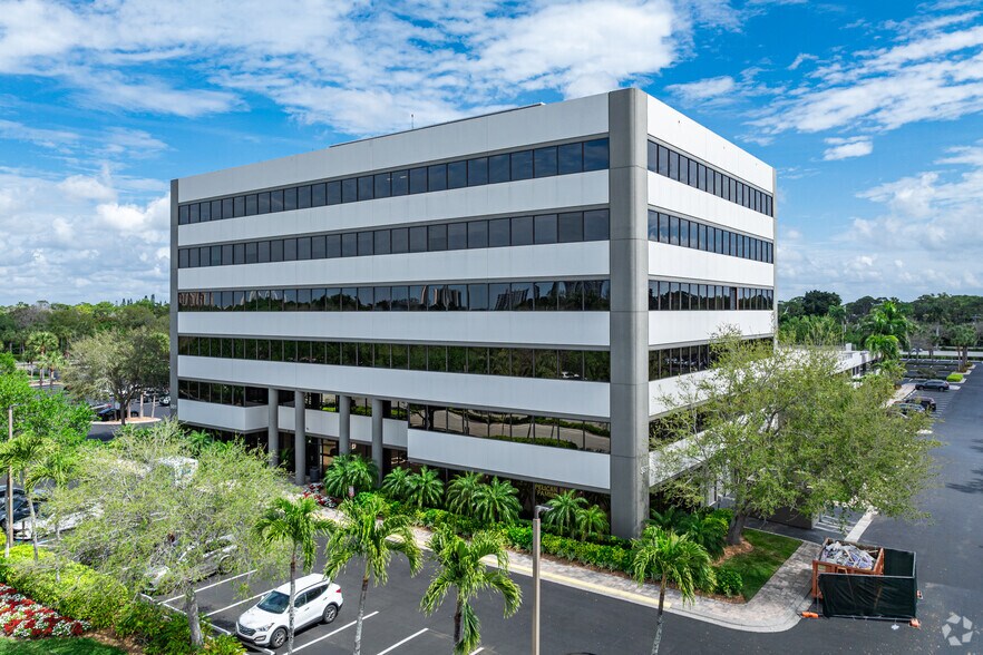 More Photos Of 5811 Pelican Bay Blvd, Naples Unknown For Lease