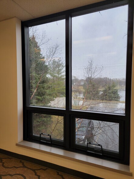 More Photos Of 390 E Devon Ave, Roselle Office For Lease