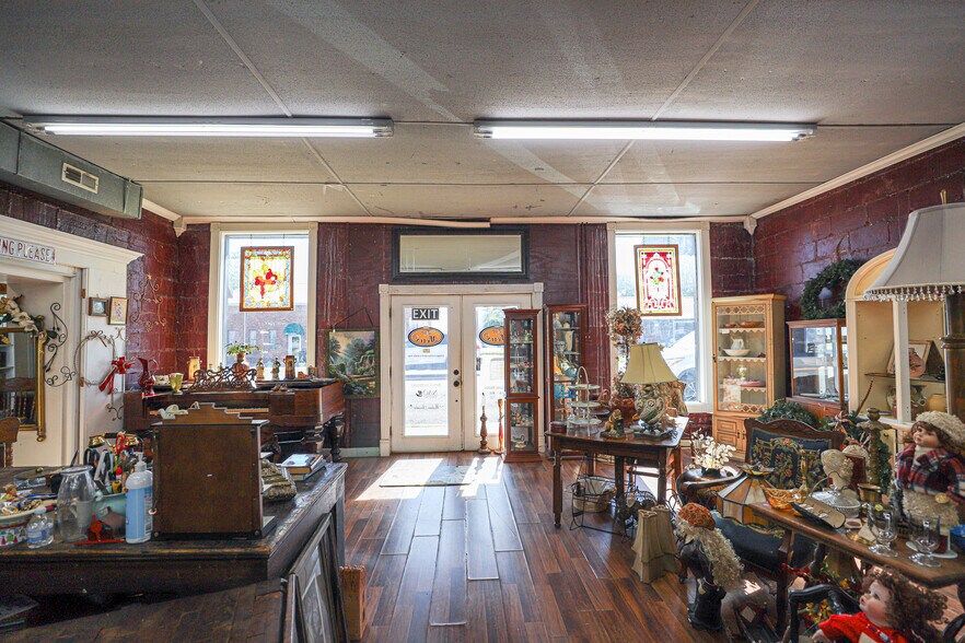 More Photos Of 210 Main St, Hazel Storefront For Sale