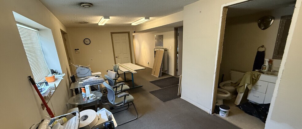 More Photos Of 949 Redonda St, Winnipeg Industrial For Lease