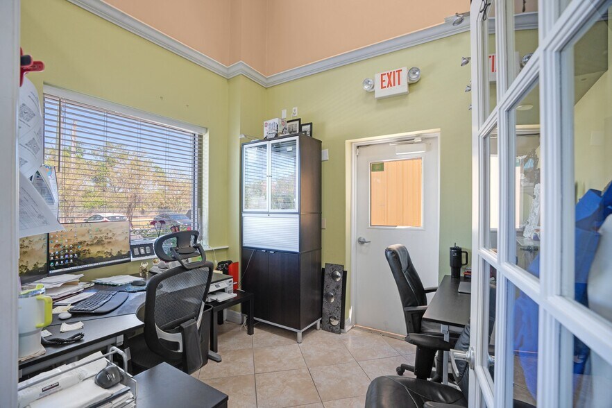 More Photos Of 1500 Desoto Rd, Sarasota Warehouse For Sale