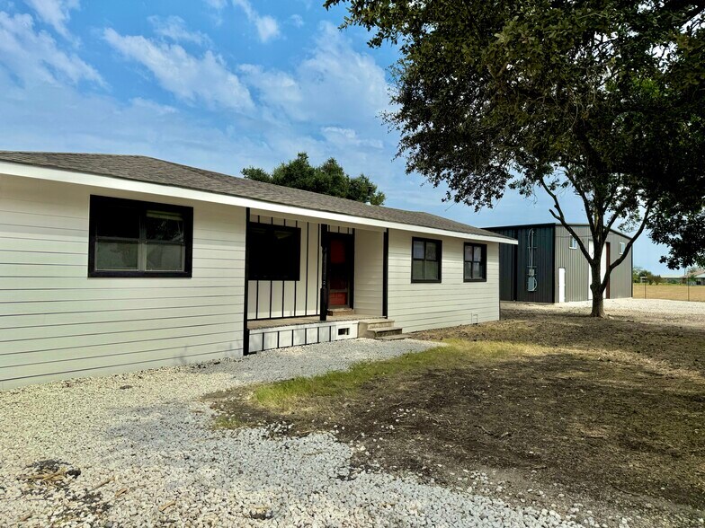 More Photos Of 5821 Limmer Loop, Hutto Warehouse For Lease