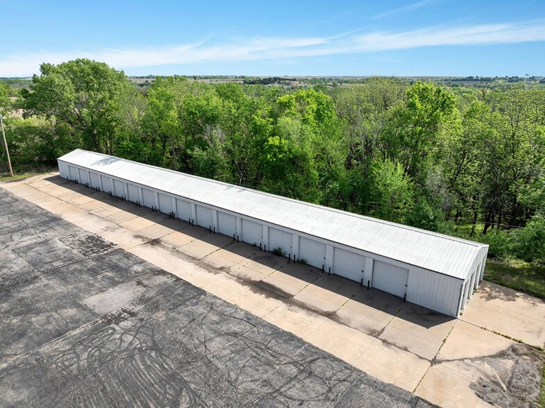 More Photos Of 3232 N Summit St, Arkansas City Hotel For Sale