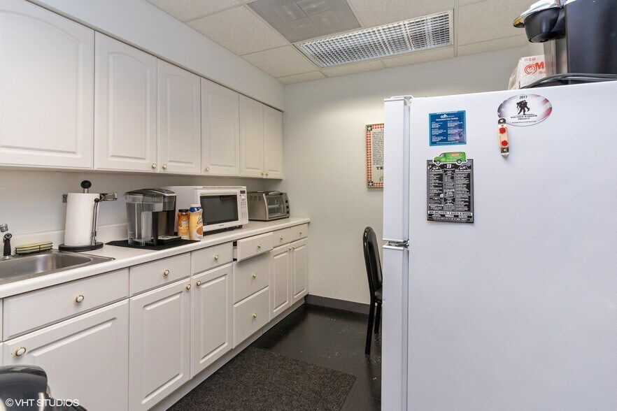 More Photos Of 675 E Irving Park Rd, Roselle Office Residential For Sale
