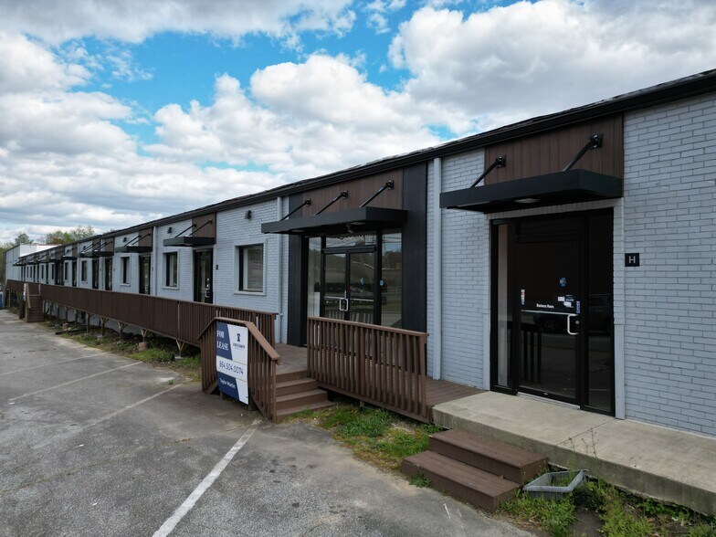 More Photos Of 900 E Main St, Easley Storefront Retail Office For Lease