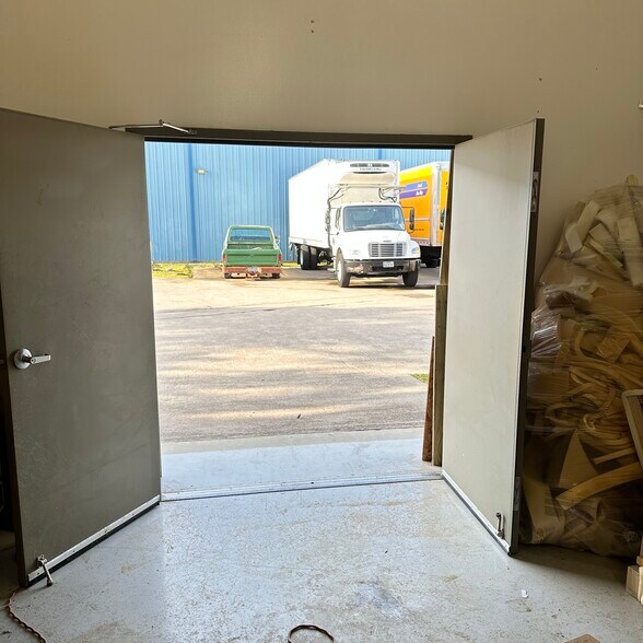 More Photos Of 1651 Blalock Rd, Houston Manufacturing For Lease