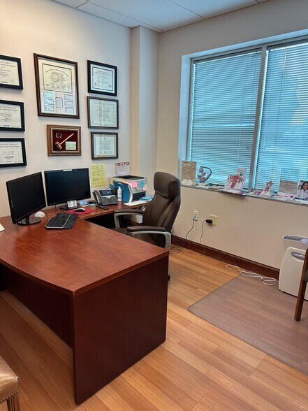 More Photos Of 19785 Crystal Rock Dr, Germantown Medical For Lease