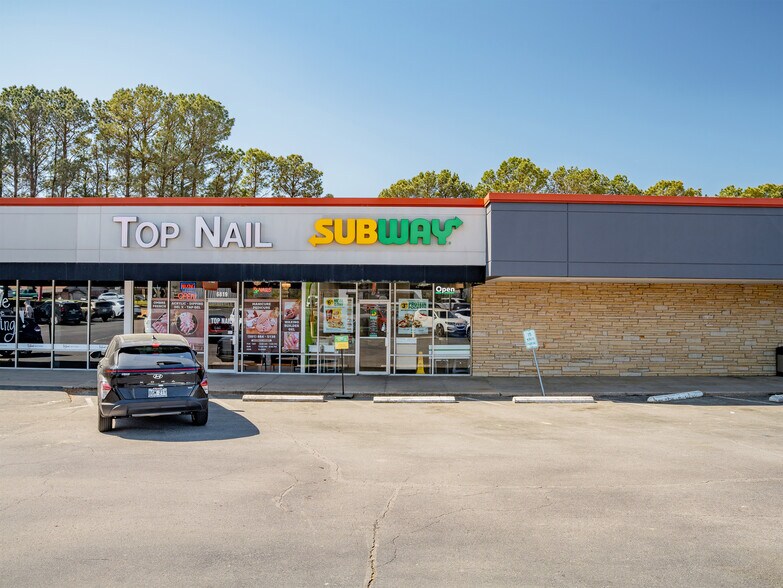 More Photos Of 6813-6831 Cantrell Rd, Little Rock Storefront For Sale