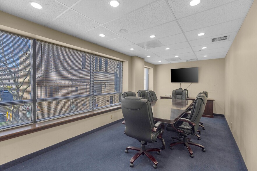 More Photos Of 47-49 Leavenworth St, Waterbury Office For Sale