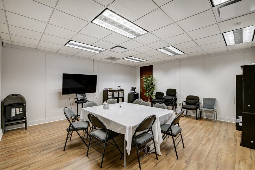 More Photos Of 9635 Southern Pine Blvd, Charlotte Coworking Space