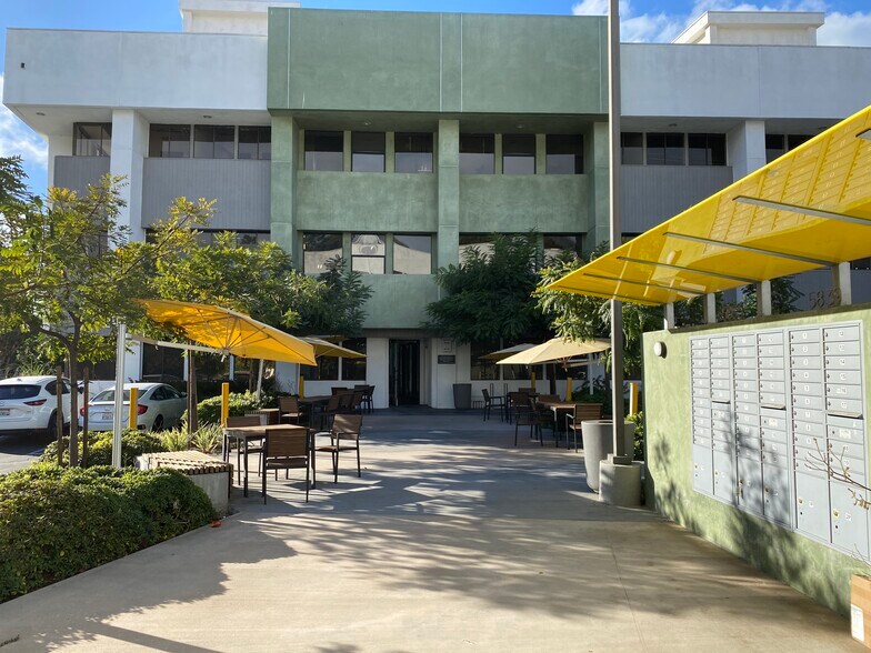 More Photos Of 5839 Green Valley Cir, Culver City Office For Lease
