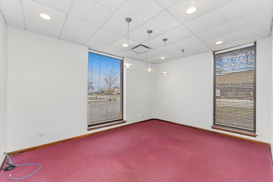 More Photos Of 16420 S Kilbourn Ave, Oak Forest Industrial For Sale