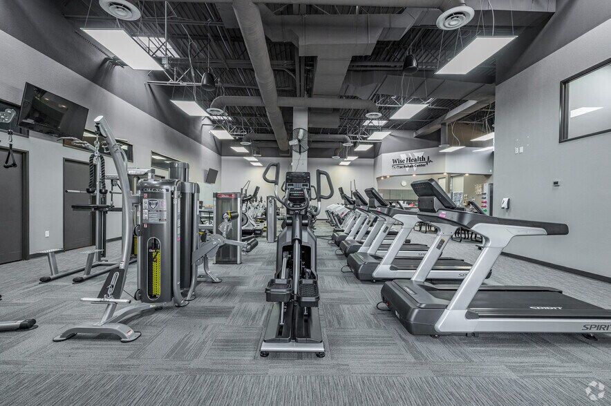 More Photos Of 8479 Davis Blvd, North Richland Hills Medical For Sale