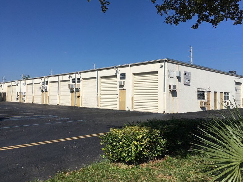 More Photos Of 18792-18798 SW 108th Ave, Miami Warehouse For Lease