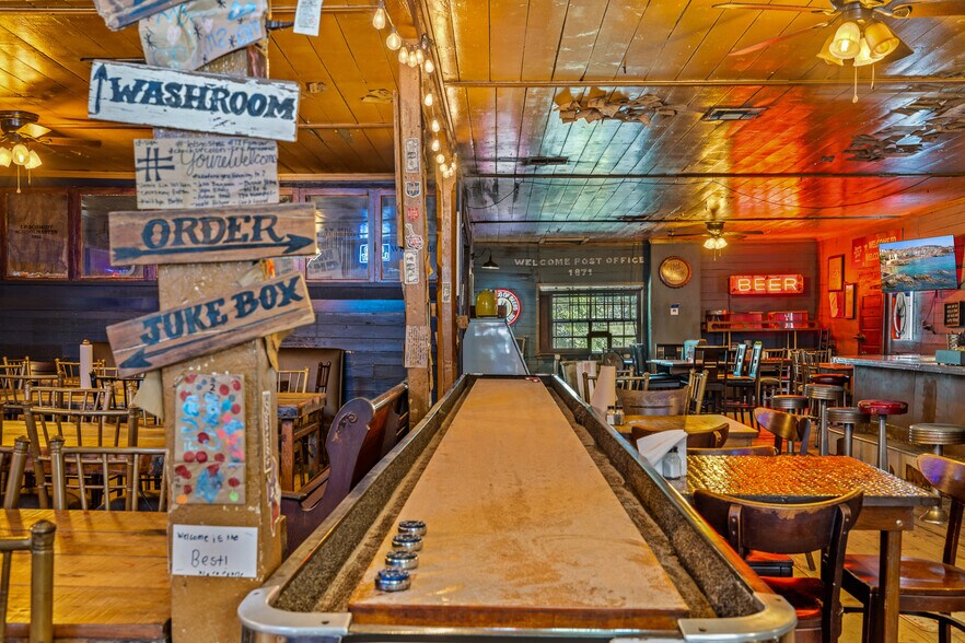 More Photos Of 12528 FM 109, Industry Bar For Sale