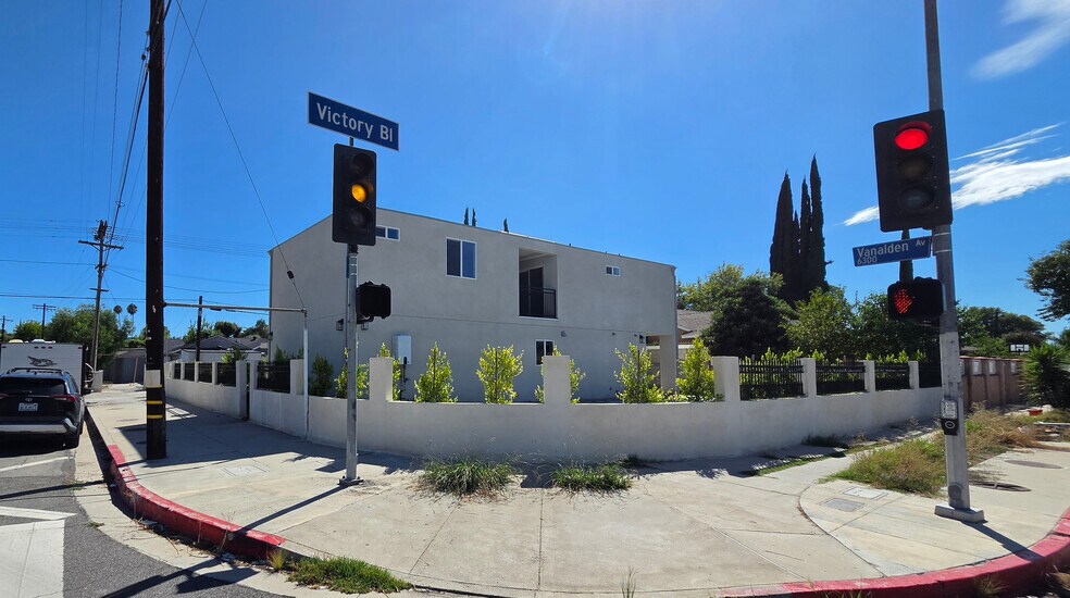 More Photos Of 19100 Victory Blvd, Tarzana Apartments For Sale
