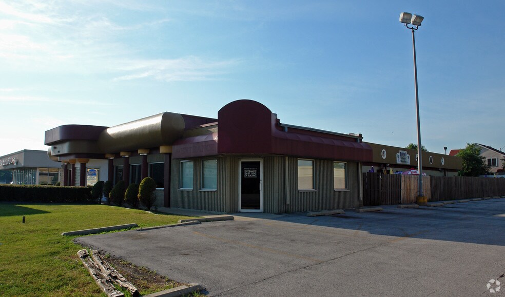 More Photos Of 9901 W 55th St, Countryside Restaurant For Lease