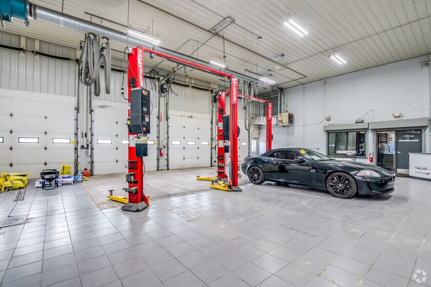 More Photos Of 3210 W Washington St, West Bend Auto Dealership For Lease