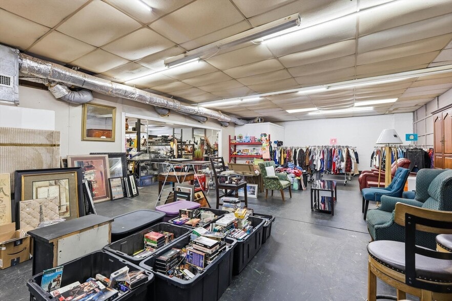 More Photos Of 504 Granbury St, Cleburne Storefront For Sale