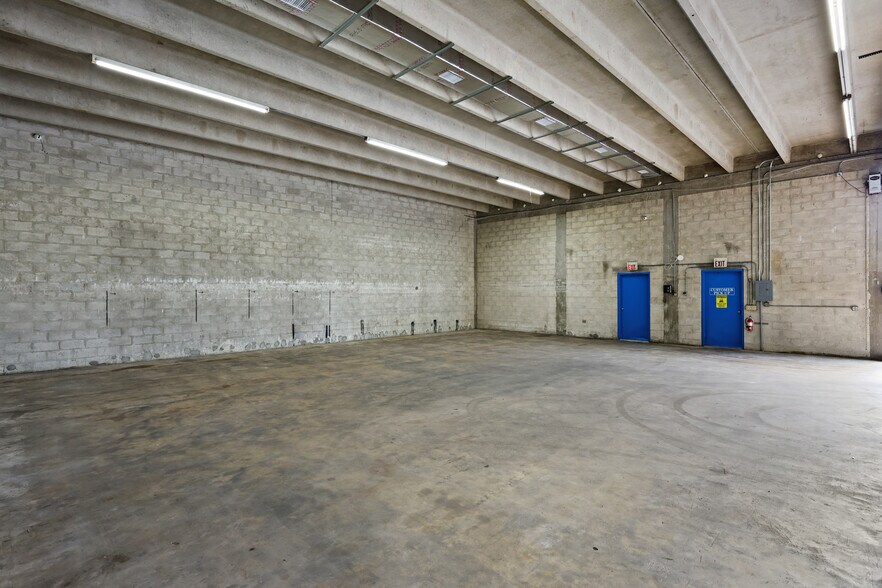 More Photos Of 2605 Kelly Ln, Lake Worth Light Distribution For Lease
