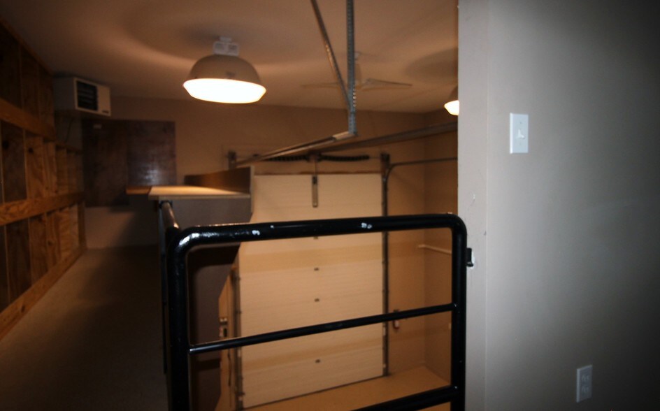 More Photos Of 10151-10171 Bergin Rd, Howell Flex For Lease