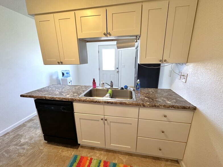 More Photos Of 309 8th St, Hugo Apartments For Sale