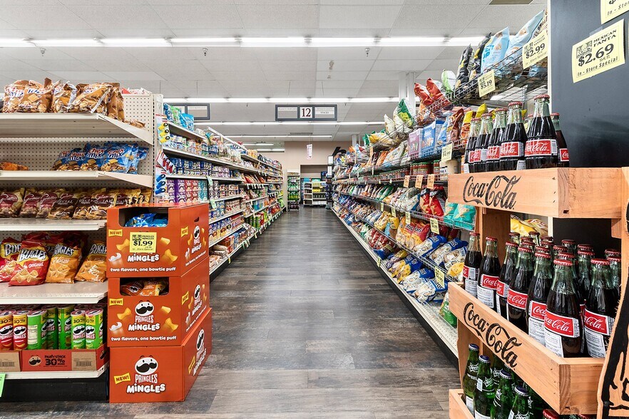 More Photos Of 2330 Menasha Ave, Manitowoc Supermarket For Sale