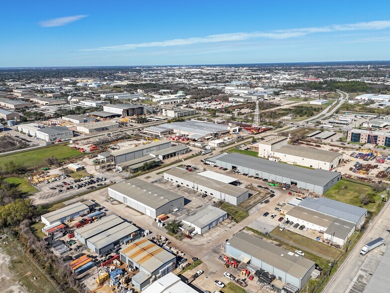 More Photos Of 6754-6758 Northwinds Dr, Houston Warehouse For Lease