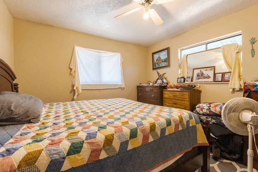 More Photos Of 481 W 100 N, Hurricane Specialty For Sale