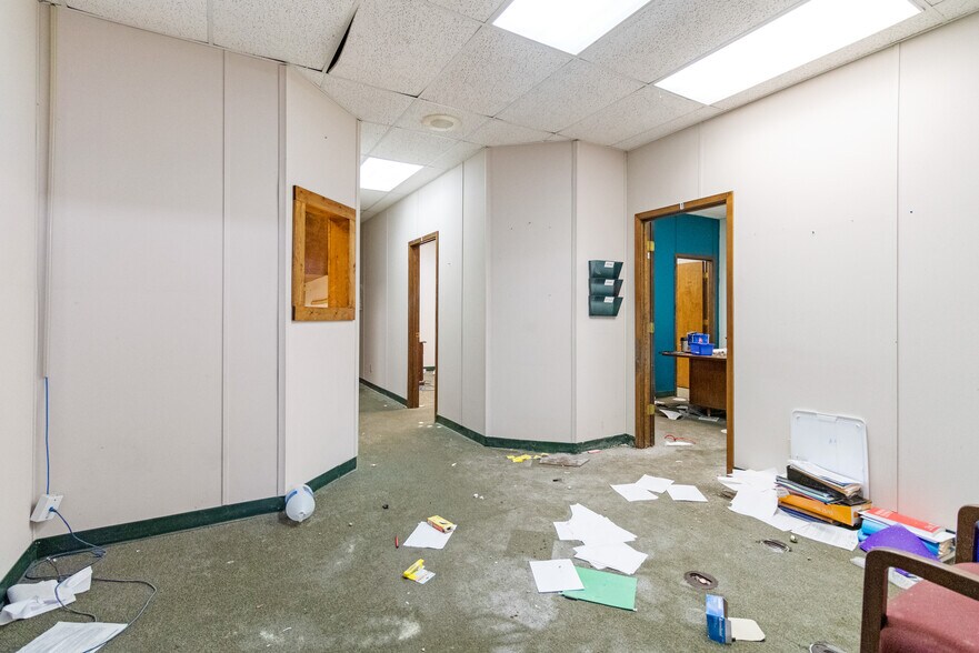 More Photos Of 214 N School St, Winfield Light Distribution For Sale