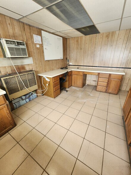 More Photos Of 103 Quarry Rd, Rochelle Warehouse For Lease
