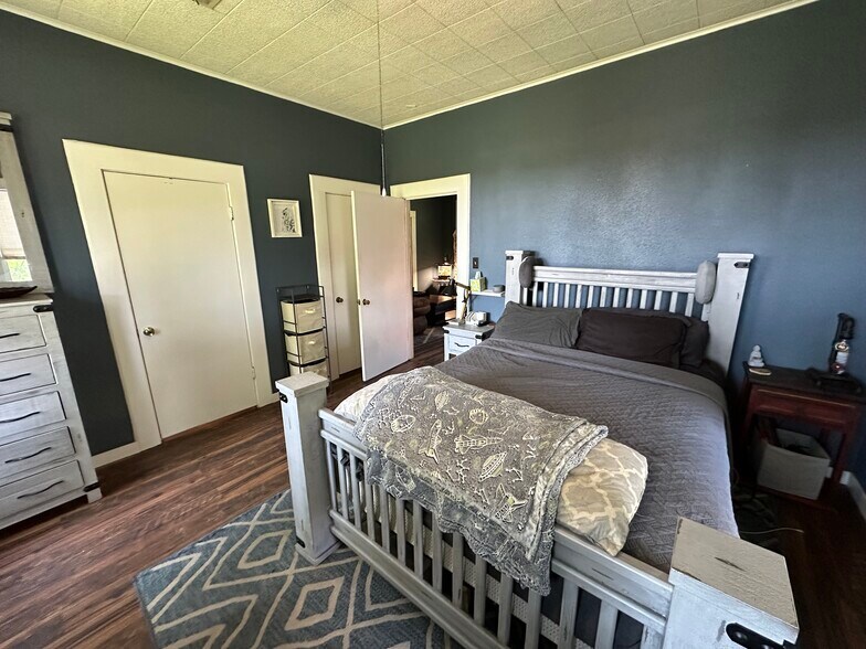 More Photos Of 620 N 5th St, Silsbee Flex For Sale