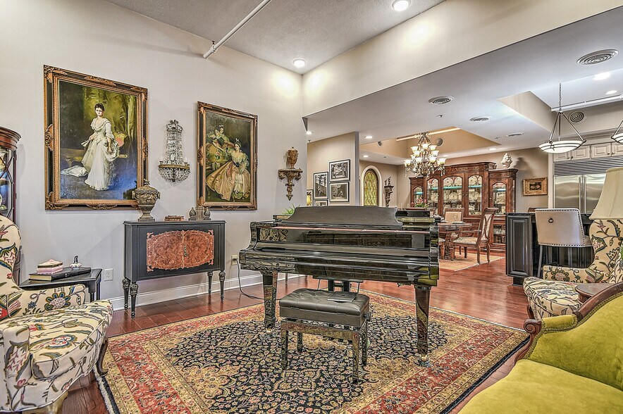 More Photos Of 220 Broad St, Kingsport Flex For Sale