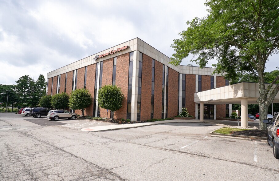 More Photos Of 4452 Eastgate Blvd, Cincinnati Office For Sale