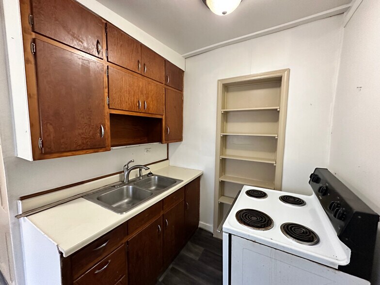 More Photos Of 1831 N C St, Elwood Apartments For Sale