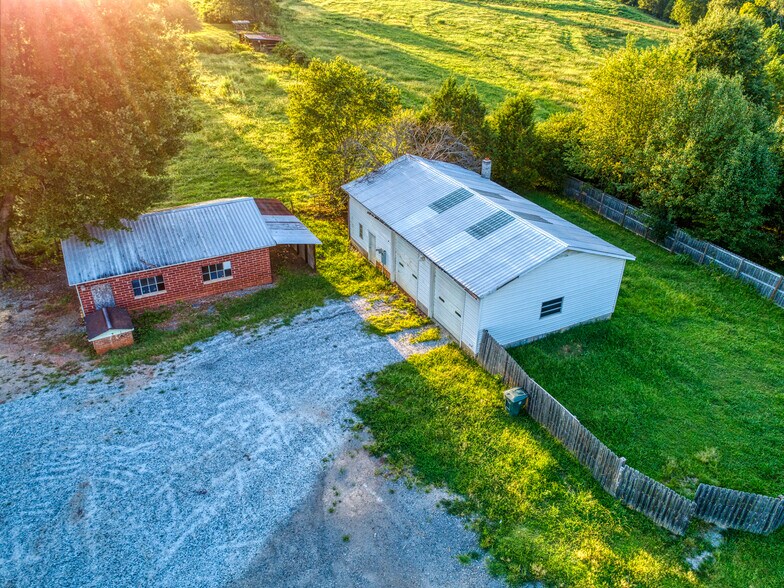 More Photos Of 690 River Highway Unit #3, Mooresville Freestanding For Sale