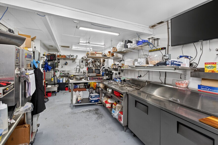 More Photos Of 14969 W Bow Hill Rd, Bow Bar For Sale