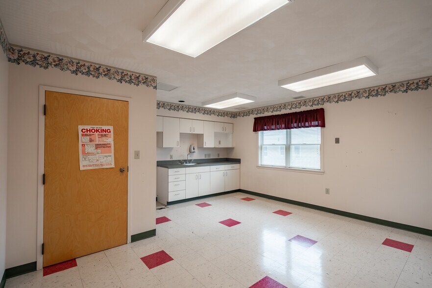 More Photos Of 1105 Monroe St, Endicott Office For Sale